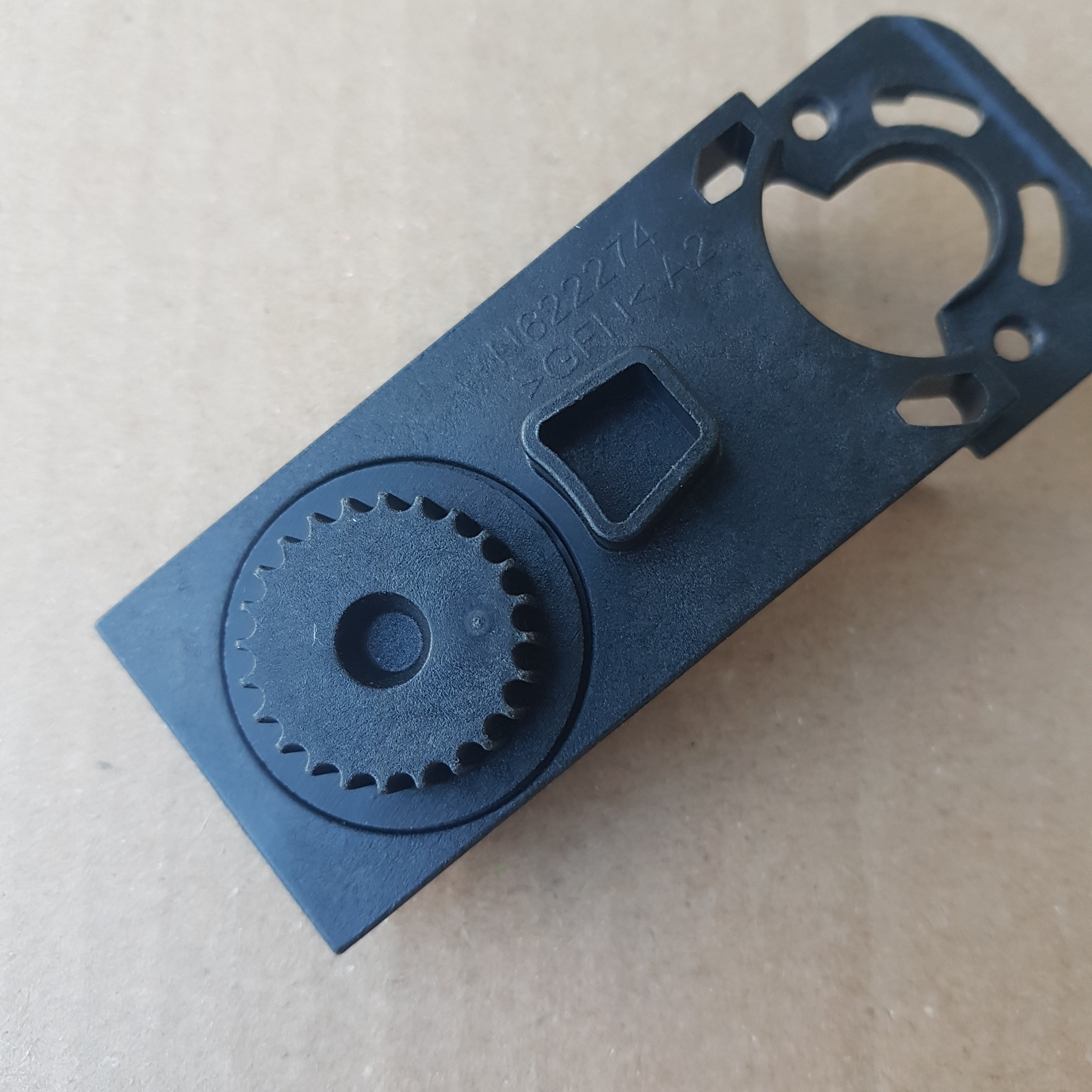 Braccio di sostegno spazzola lato motore scopa elettrica Black+Decker BDPSE1815P BLACK+DECKER