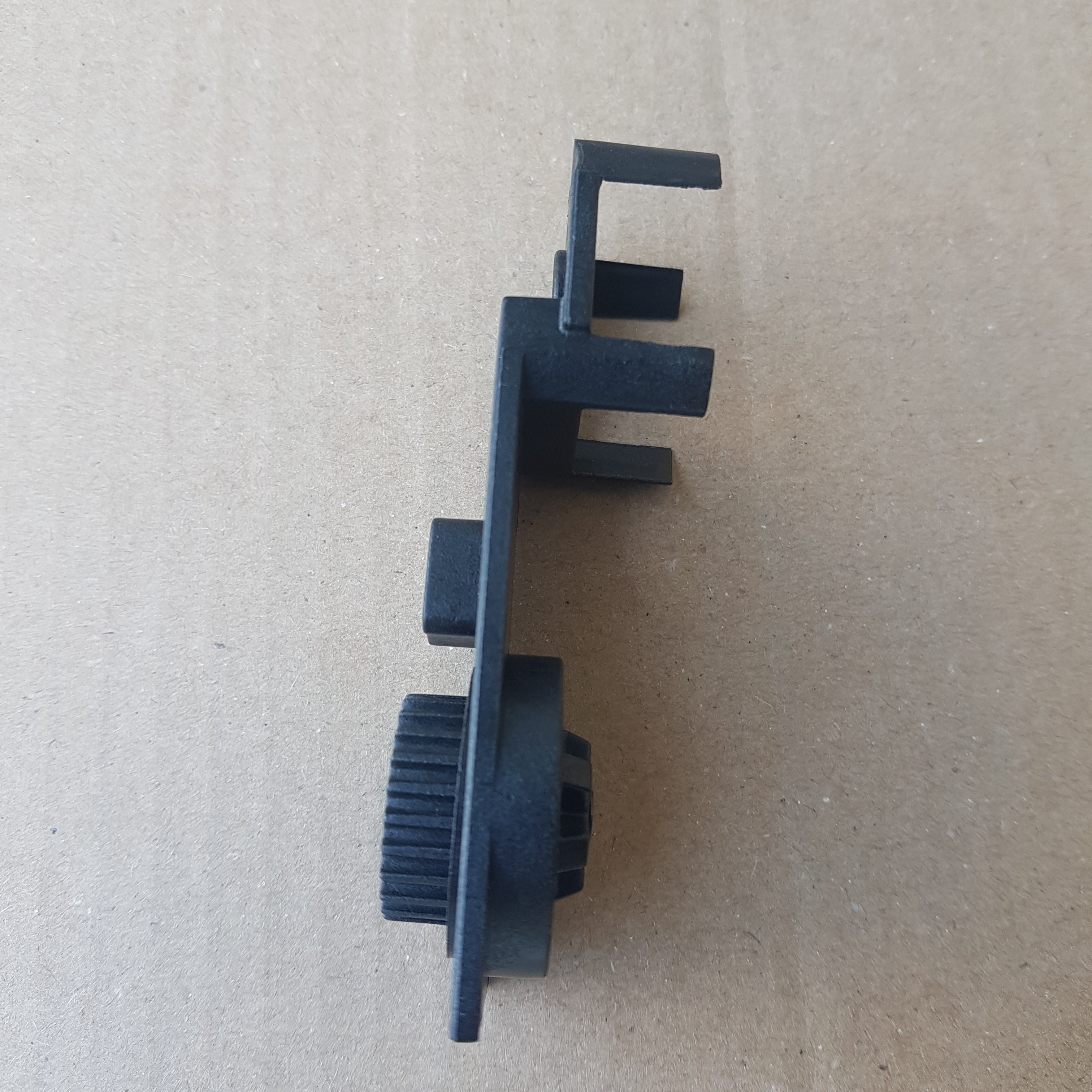 Braccio di sostegno spazzola lato motore scopa elettrica Black+Decker BDPSE1815P BLACK+DECKER