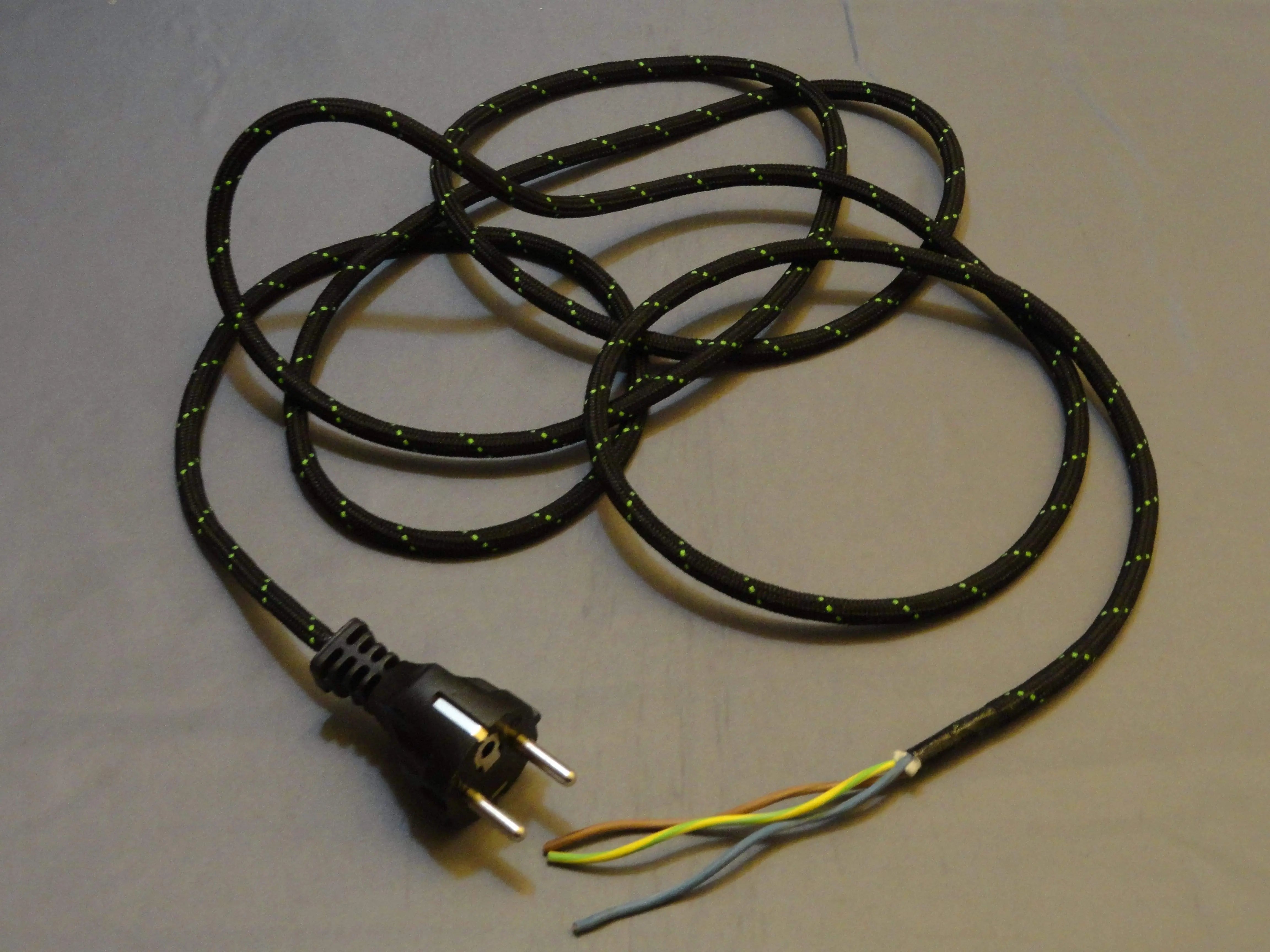 cavo alimentazione 3fili tigrato nero rnr per ferri da stiro con schuko RETE NELLA RETE