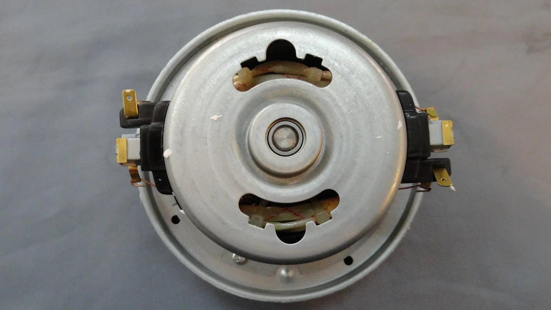 motore aspirapolvere 1400w diametro 135 mm. 220 volt DE LONGHI